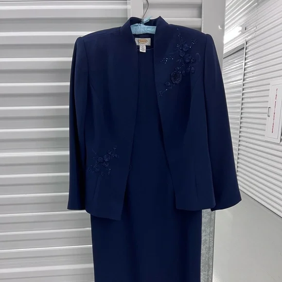 green emerald velvet dress Long Formal Dress with Beaded Long-Sleeve Jacket Black / 18